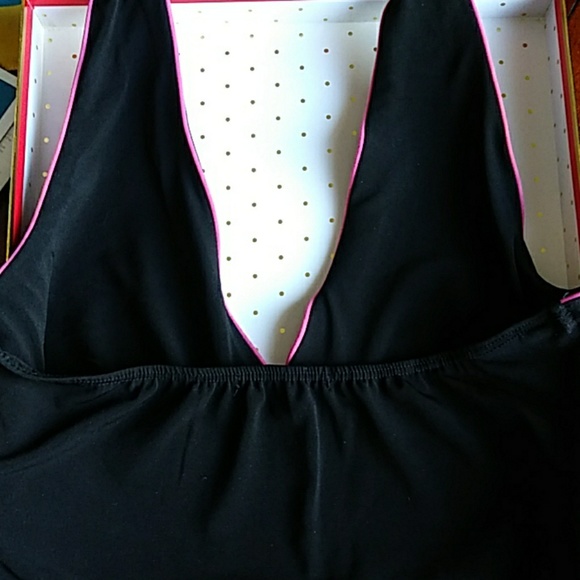 Forever 21 Classic Halter Top with Piping - Picture 4 of 4